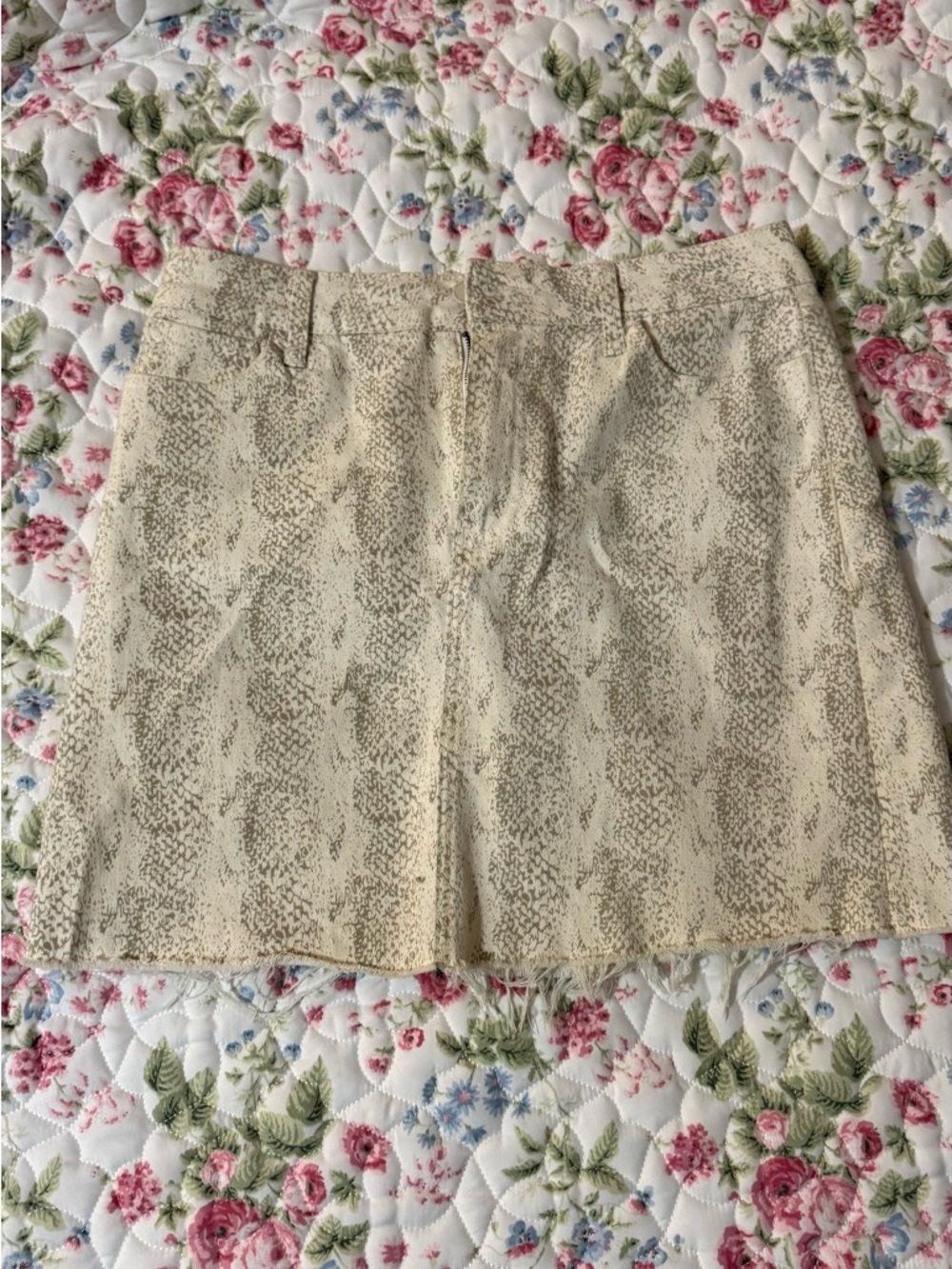 PAIGE Cream and Beige snake skin skirt